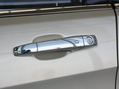 2011款 5.7L 自动 旗舰导航版 5座