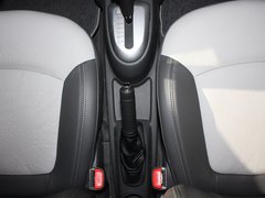 2011款 1.0L SX 自动 标准型