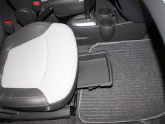 2011款 1.0L SX 自动 标准型