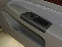 2011款 1.6L 手动 三厢豪华型