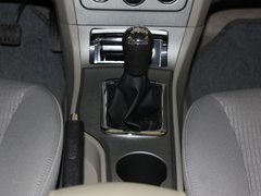 2011款 1.6L 手动 三厢豪华型