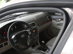 2011款 1.6L 手动 三厢豪华型