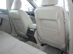 2011款 2.0L 自动 豪华版