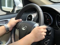 2011款 2.0T 手动 柴油两驱都市型 5座