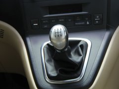 2011款 2.0T 手动 柴油两驱都市型 5座