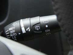 2011款 2.0T 手动 柴油两驱都市型 5座