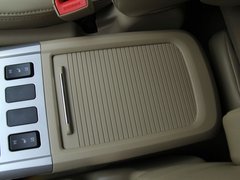 2011款 2.0T 手动 柴油两驱都市型 5座