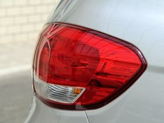 2011款 2.0T 手动 柴油两驱都市型 5座