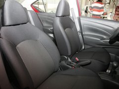 东风日产  1.5L CVT 副驾驶席座椅45度特写