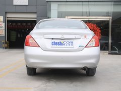 东风日产  新阳光 1.5L CVT 车辆正后方尾部视角