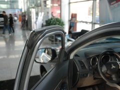 2011款 2.0L CVT 两驱 炫动版5座