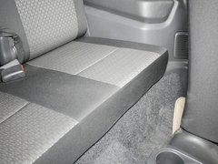 2011款 1.3 自动 单色版 4座