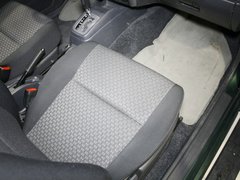 2011款 1.3 自动 单色版 4座