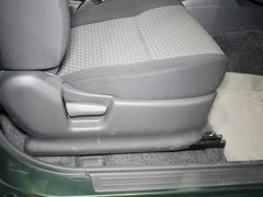 2011款 1.3 自动 单色版 4座