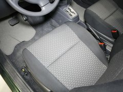 2011款 1.3 自动 单色版 4座