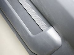 2011款 1.3 自动 单色版 4座