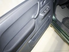 2011款 1.3 自动 单色版 4座