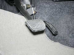 2011款 1.3 自动 单色版 4座