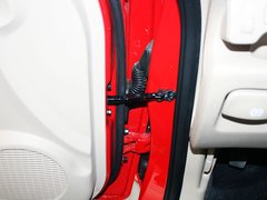 2011款 1.6L 手动 舒适版 5座