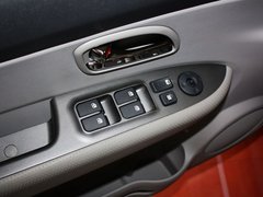 2011款 1.6L 手动 舒适版 5座
