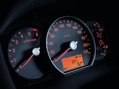 2011款 1.6L 自动 豪华版 5座