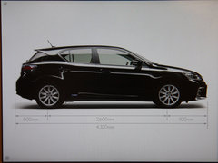 2012款 200h 1.8L CVT 精英版