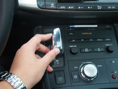 2012款 200h 1.8L CVT 精英版