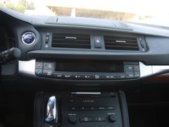 2012款 200h 1.8L CVT 精英版