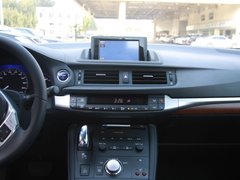2012款 200h 1.8L CVT 精英版