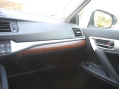 2012款 200h 1.8L CVT 精英版