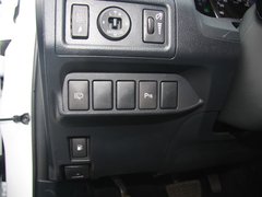 2012款 200h 1.8L CVT 精英版