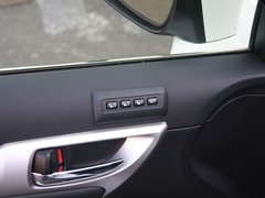 2012款 200h 1.8L CVT 精英版