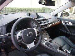 2012款 200h 1.8L CVT 精英版