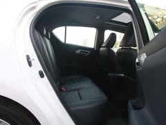 2012款 200h 1.8L CVT 精英版