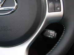 2012款 200h 1.8L CVT 精英版