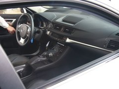 2012款 200h 1.8L CVT 精英版