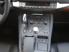 2012款 200h 1.8L CVT 精英版