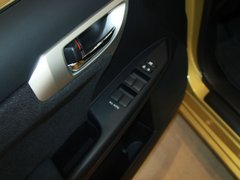 2012款 200h 1.8L CVT 精英版