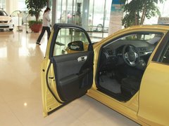 2012款 200h 1.8L CVT 精英版