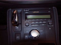2012款 200h 1.8L CVT 精英版