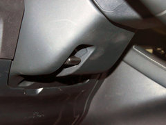 2012款 200h 1.8L CVT 精英版
