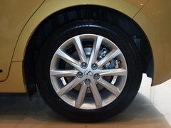 2012款 200h 1.8L CVT 精英版