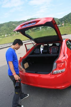 2011款 2.5L 自动 豪华版