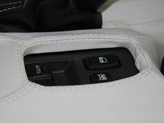 2010款 3.3L 自动 豪华型