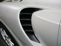 2010款 3.3L 自动 豪华型