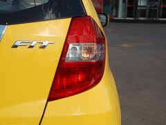 2011款 1.5L 自动 豪华版