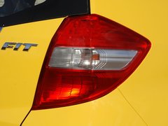 2011款 1.5L 自动 豪华版