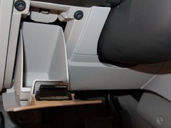 长安福特  2.3L 自动 方向盘左后仪表台