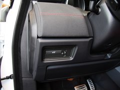 2012款 2.0T 自动 3门耀动版 4座