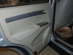 2011款 2.4L 手动 汽油4X2超豪华型 5座